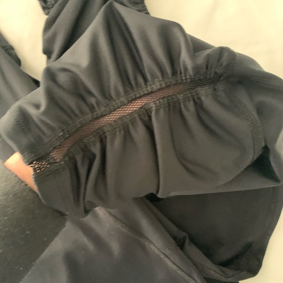 Layer 8 Ruched Crop Leggings - Picture 2 of 3